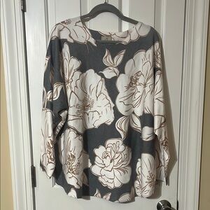 Sioni Floral Gray and Cream Women's Top